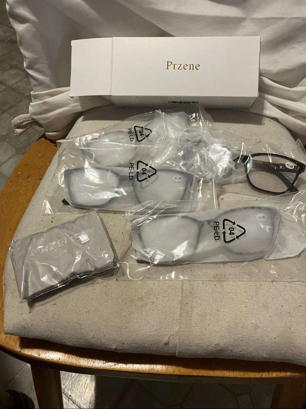 New new new !! Set of 4 prs designer 1.50 reading glasses by Przene’. All